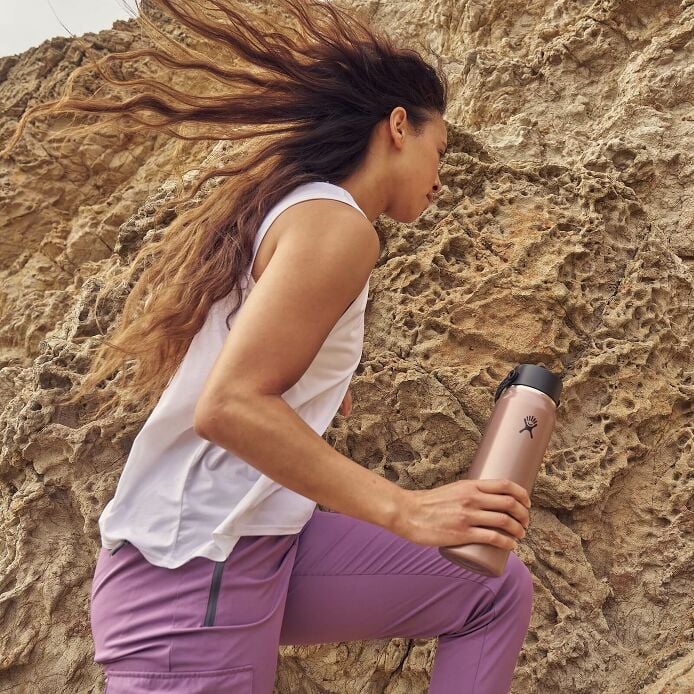 32-oz-lightweight-flex-straw-bottle-m7 hf_s26_lightweight_mcinnis_6946_1_3.jpg
