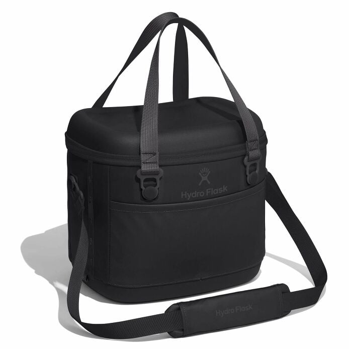game-day-bundle-q9 12pco001-carryout-cooler-15l-black-angled_1_1.jpg