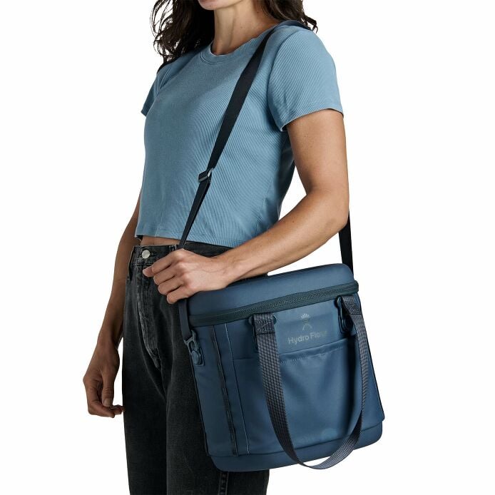 carryouttm-soft-cooler-10-l-t2 250815_hydro_s26_hb_14560_1_4.jpg