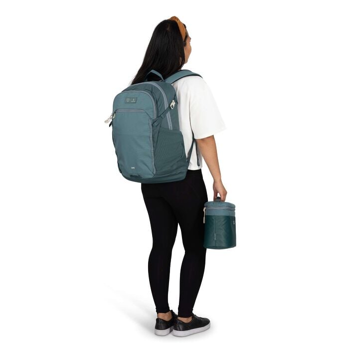 osprey-axis-x-hydro-flask-campus-essentials-bundle-u9 axisxhydroflask_s26_onbody2_cascadeblue_10007249_2.jpg