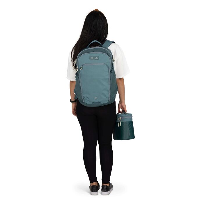 osprey-axis-x-hydro-flask-campus-essentials-bundle-u9 axisxhydroflask_s26_onbody3_cascadeblue_10007249_2.jpg