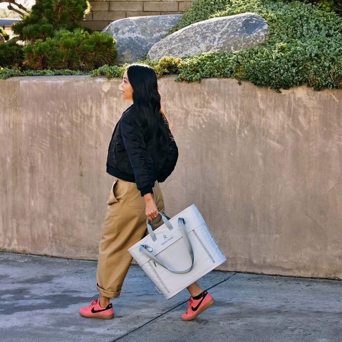 carryouttm-soft-cooler-tote-20-l-q1 hf_carryout_bouwer_d2_l1_stone_steps_0066_1.jpg