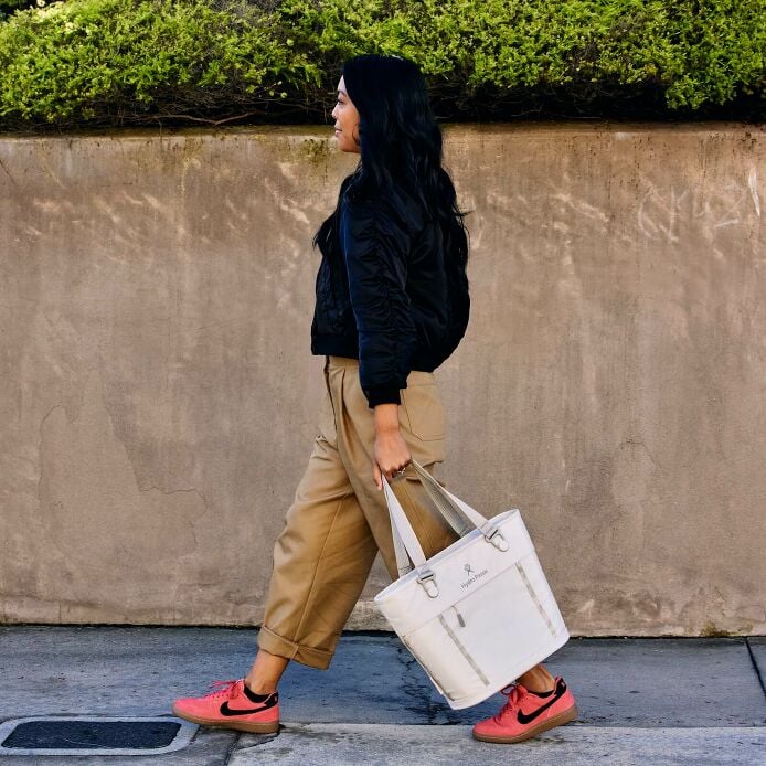 carryouttm-soft-cooler-tote-10-l-g8 hf_carryout_bouwer_d2_l1_stone_steps_0131_3.jpg