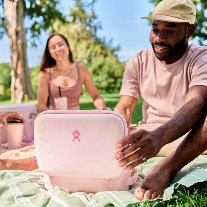 5-l-carry-outtm-lunch-box-y5 hf_s24_trillium_45_1.jpg