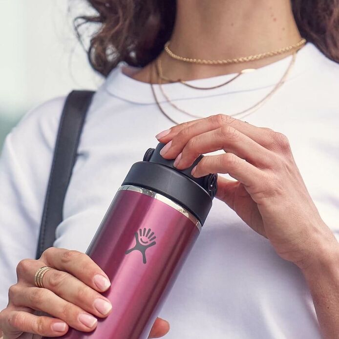 32-oz-lightweight-chug-cap-bottle-v9 hf_s26_lightweight_mcinnis_5123_1_8.jpg
