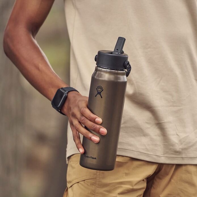 32-oz-lightweight-flex-straw-bottle-m7 hf_s26_lightweight_mcinnis_6345_2_3.jpg