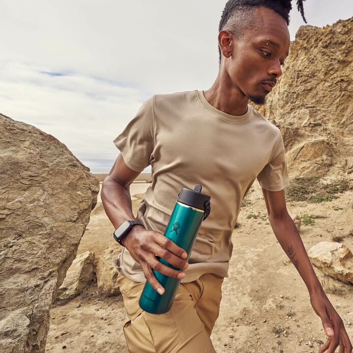 24-oz-lightweight-flex-straw-bottle-p1 hf_s26_lightweight_mcinnis_6828_4.jpg