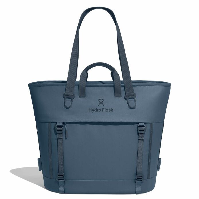 carryouttm-soft-cooler-tote-30-l-r5 maxiit384-carryout-tote-30l-harbor-blue-straight.jpg