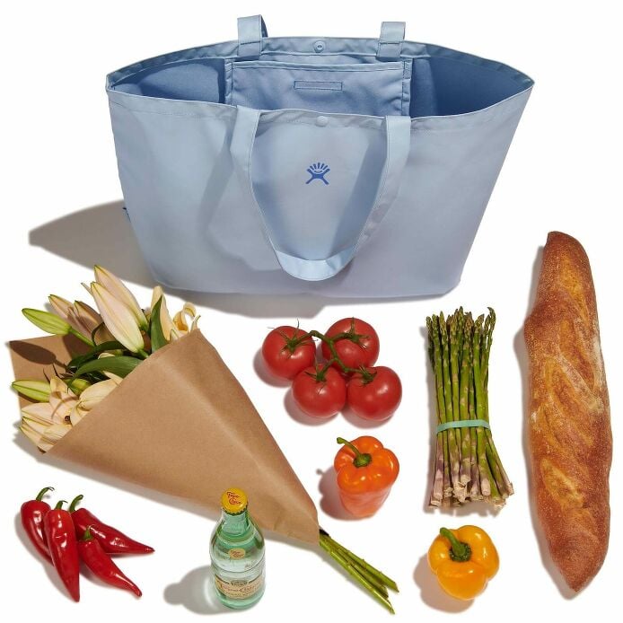 20-l-tag-along-tote-b7 rt20484_20ltagalongtote_surf_packing_1.jpg