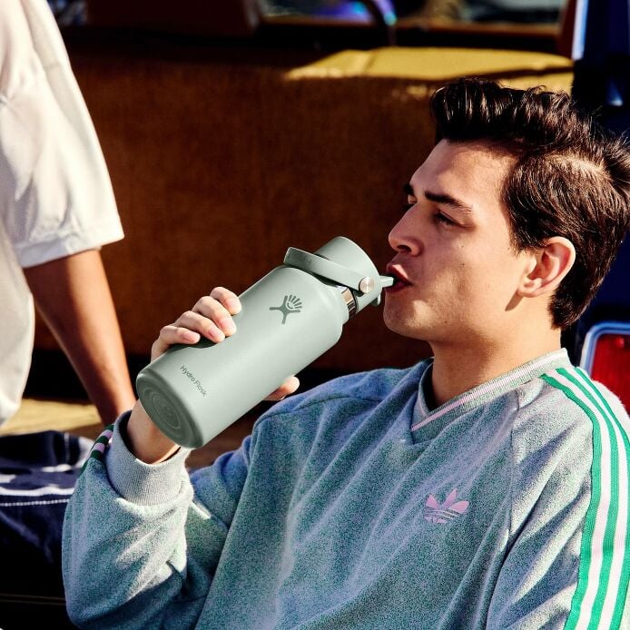 32-oz-wide-mouth-with-flex-straw-cap-j8 s25_tailgating_brouwer_exp-2028-06-01_04-6336_1__5.jpg